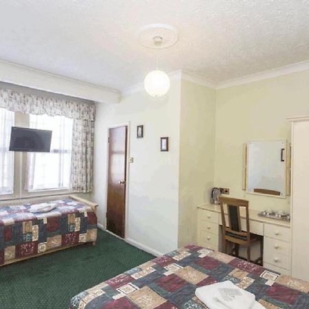 Oyo Ridgeway Hotel チングフォード エクステリア 写真