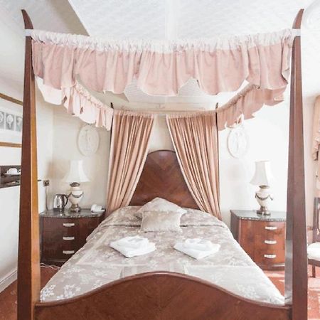 Oyo Ridgeway Hotel チングフォード エクステリア 写真