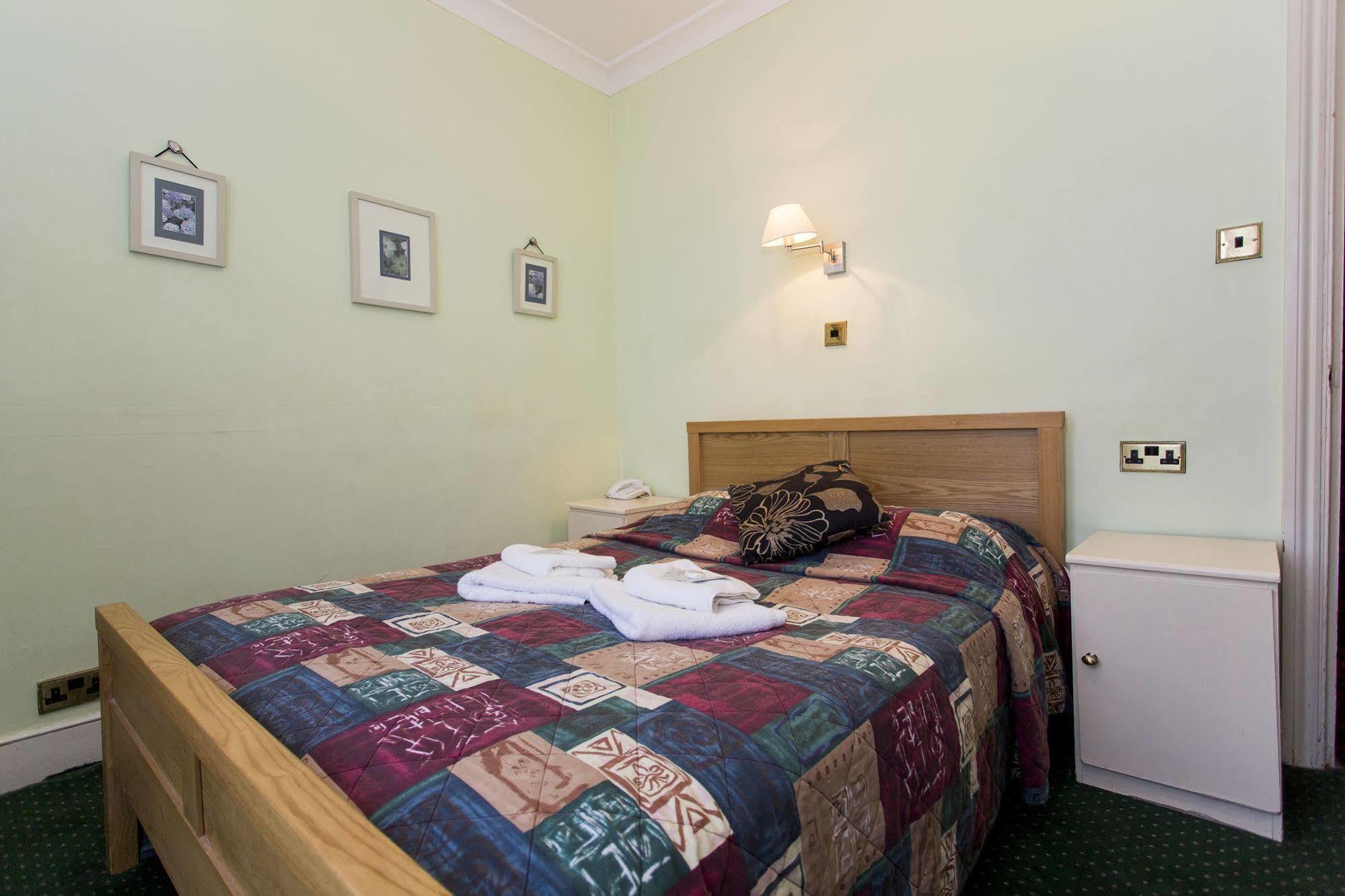 Oyo Ridgeway Hotel チングフォード エクステリア 写真