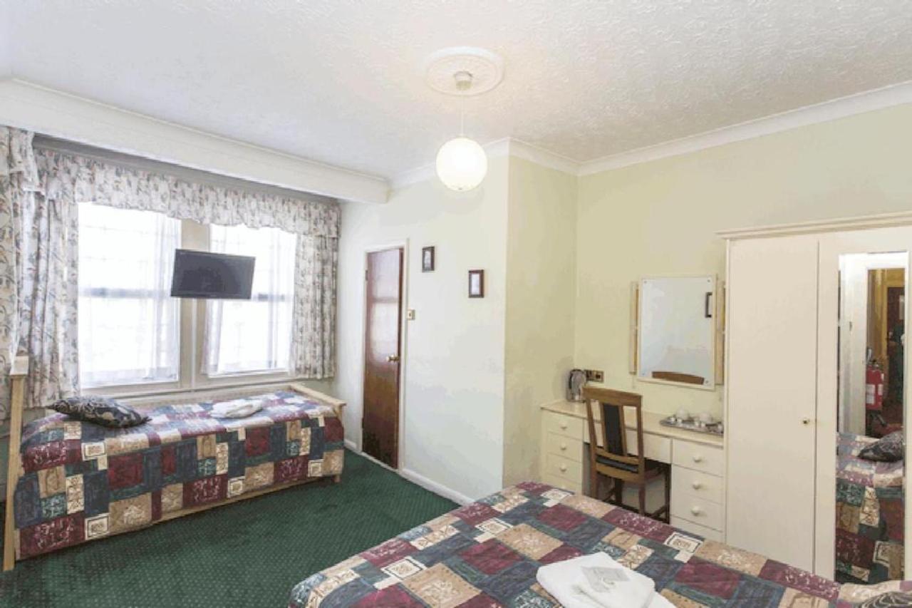 Oyo Ridgeway Hotel チングフォード エクステリア 写真