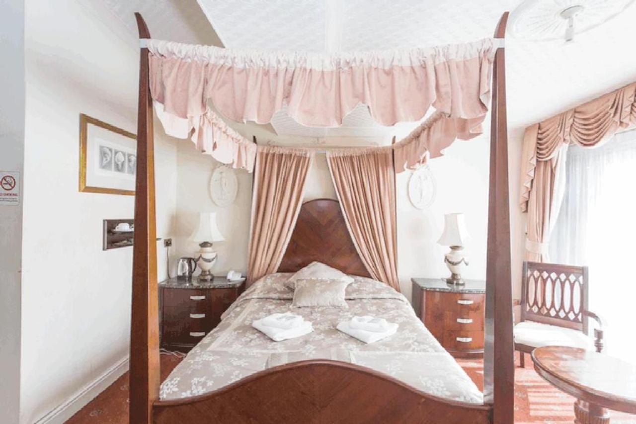 Oyo Ridgeway Hotel チングフォード エクステリア 写真